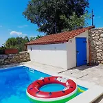 Holiday home House Toma Oklaj