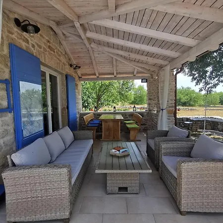 House Toma Holiday home *