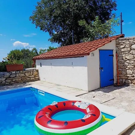 펜션 House Toma Oklaj