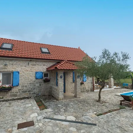 House Toma Holiday home *
