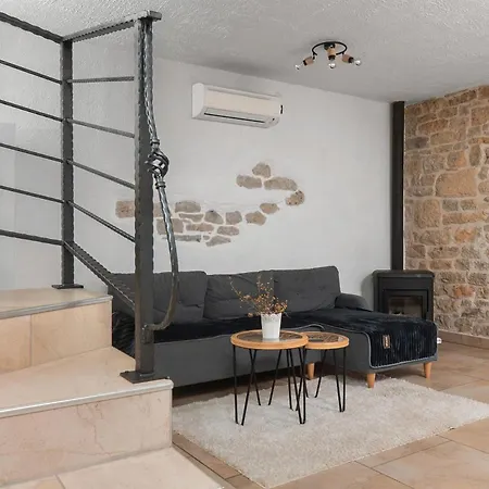House Toma Holiday home Oklaj