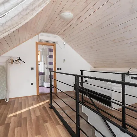House Toma Holiday home Oklaj