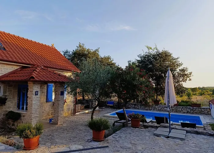 בית נופש House Toma Oklaj